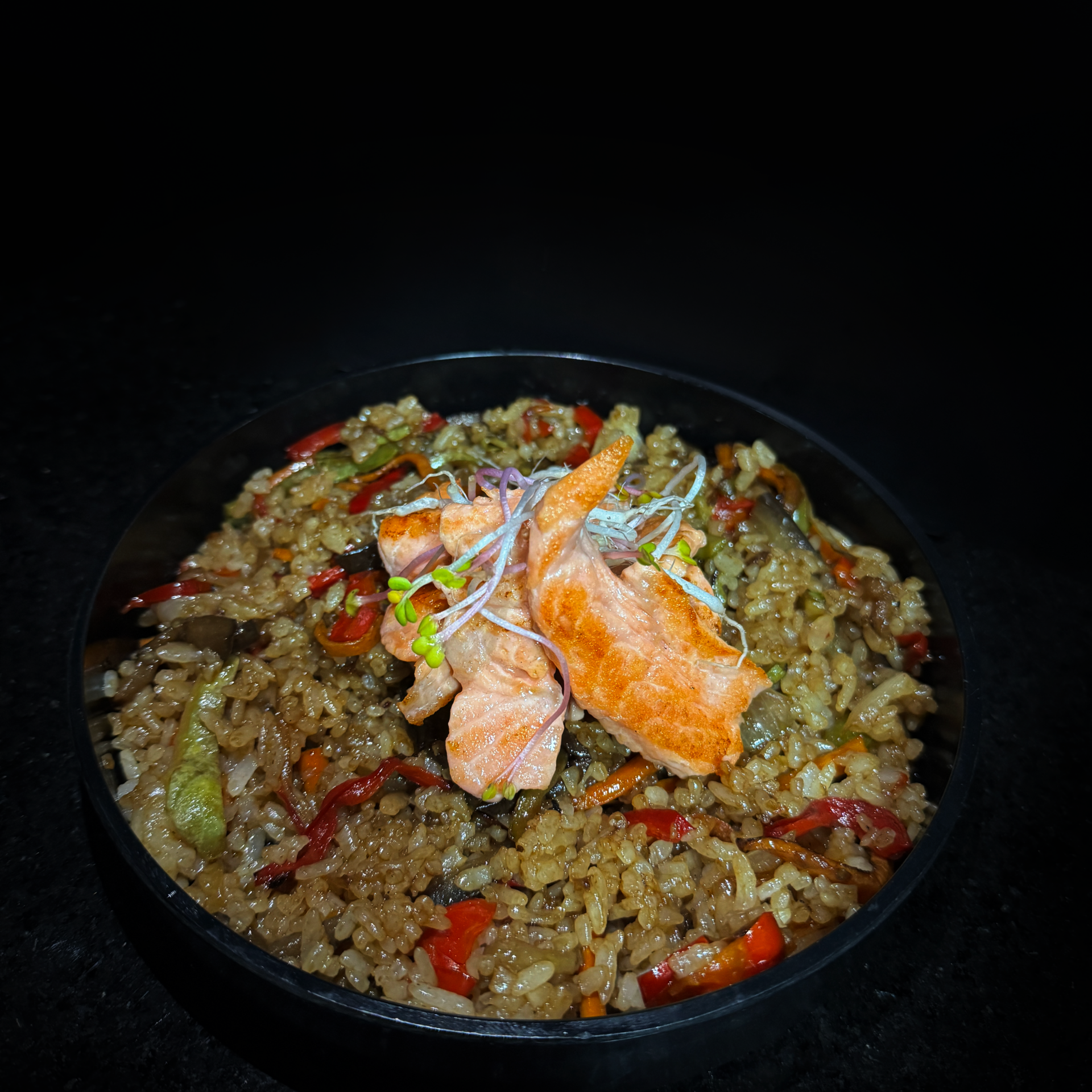 Chow fan de salmón